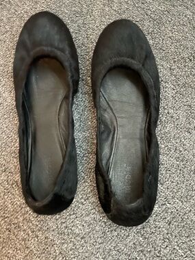 Black Women's Ballet Flats with Soft Faux-Fur Upper